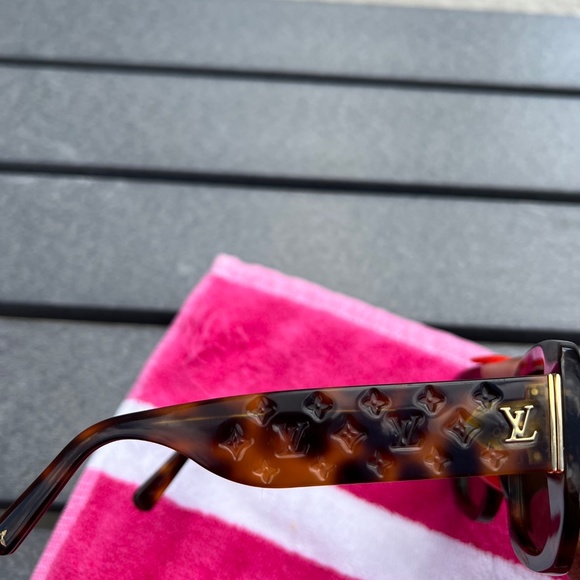 2022 Louis Vuitton Monogram Square Sunglasses Brown